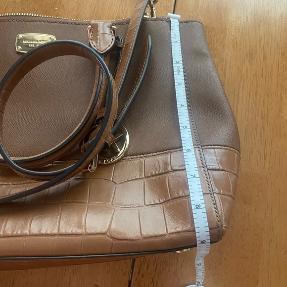 Michael Kors beige purse - Picture 9 of 10